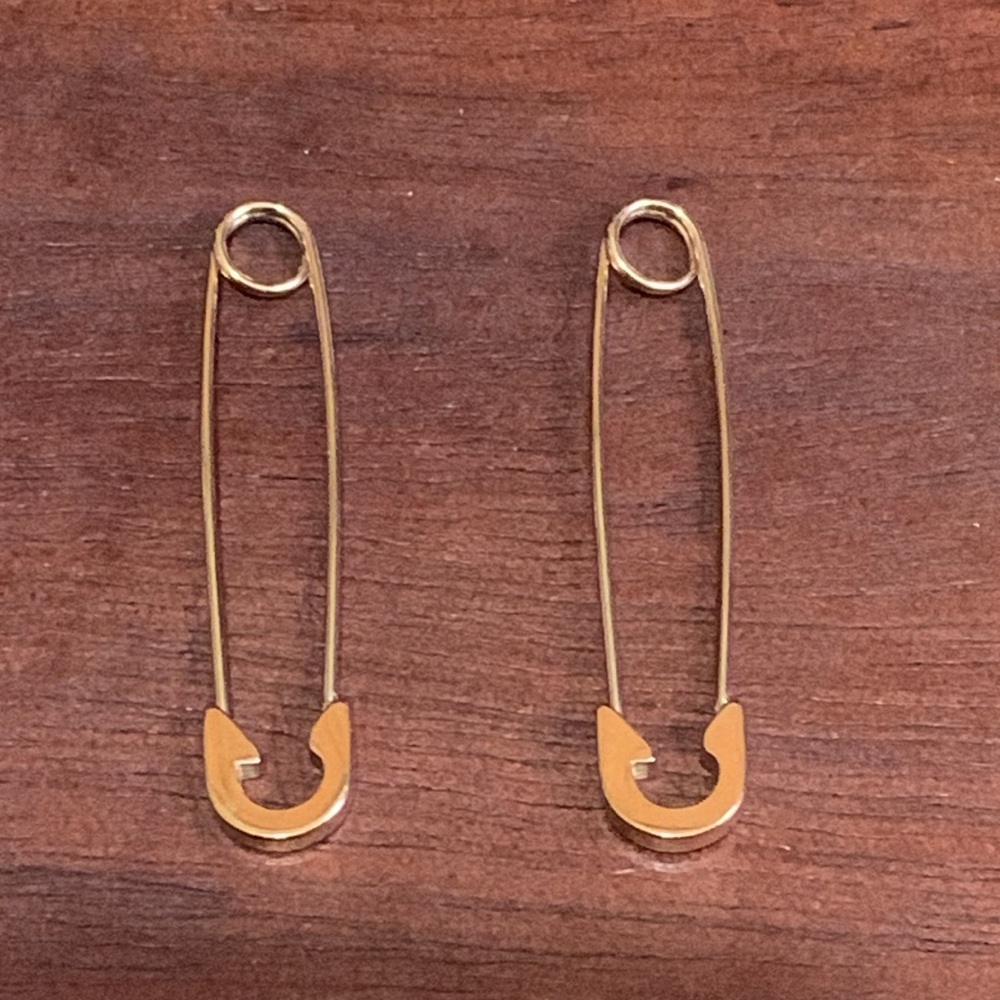 NWT Rose Gold Stainless Steel Safety Pin Earrings - Picture 1 of 3